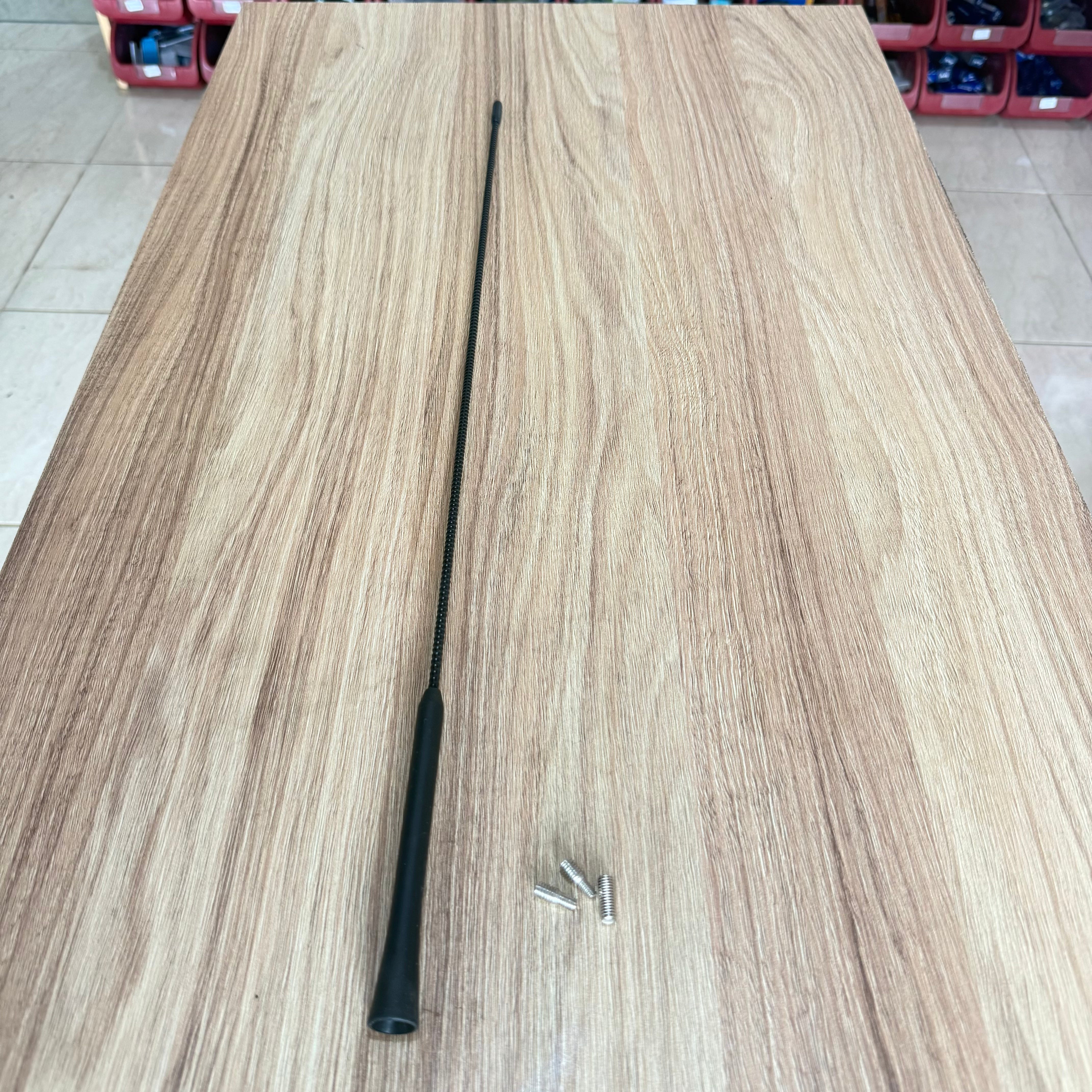 Remplacement de mât d'antenne longue pour voiture (60 cm) - Seulement tige flexible