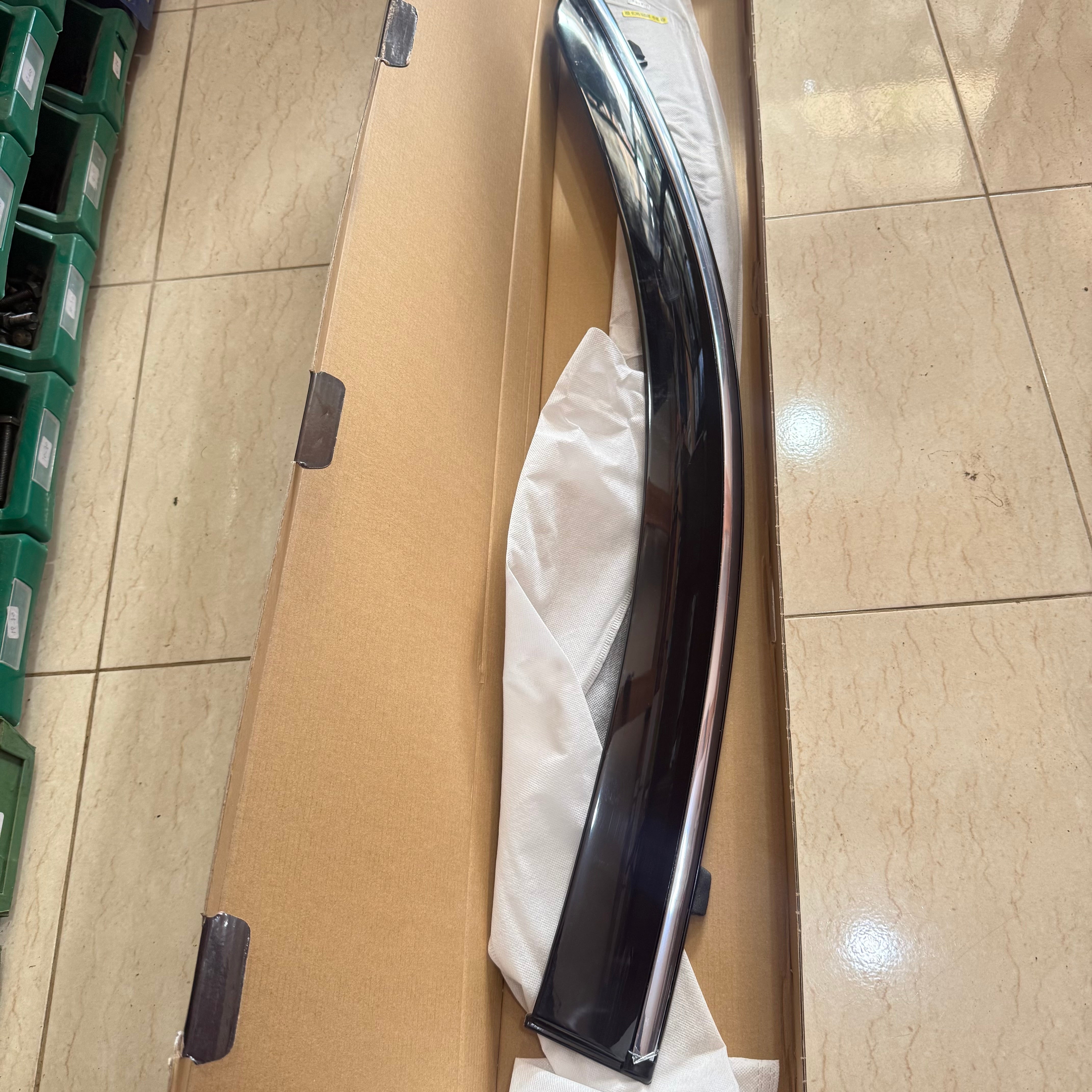 Dacia Dokker (2015+) Visière de soleil et déflecteurs de vent avec ligne chromée - Ensemble de 2 pièces