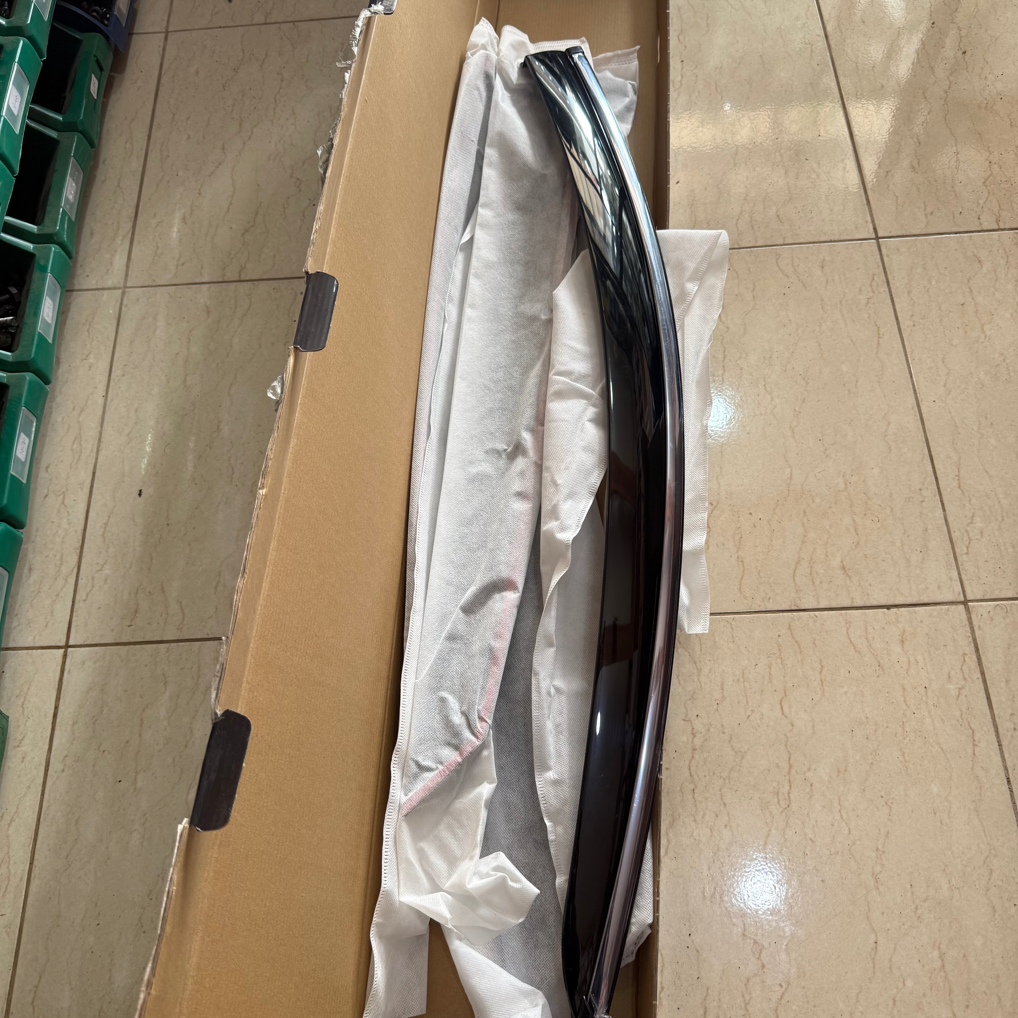 Dacia Logan 1 (2004-2012) - Miroir de soleil et déflecteurs de vent avec ligne chromée - Ensemble de 4 pièces